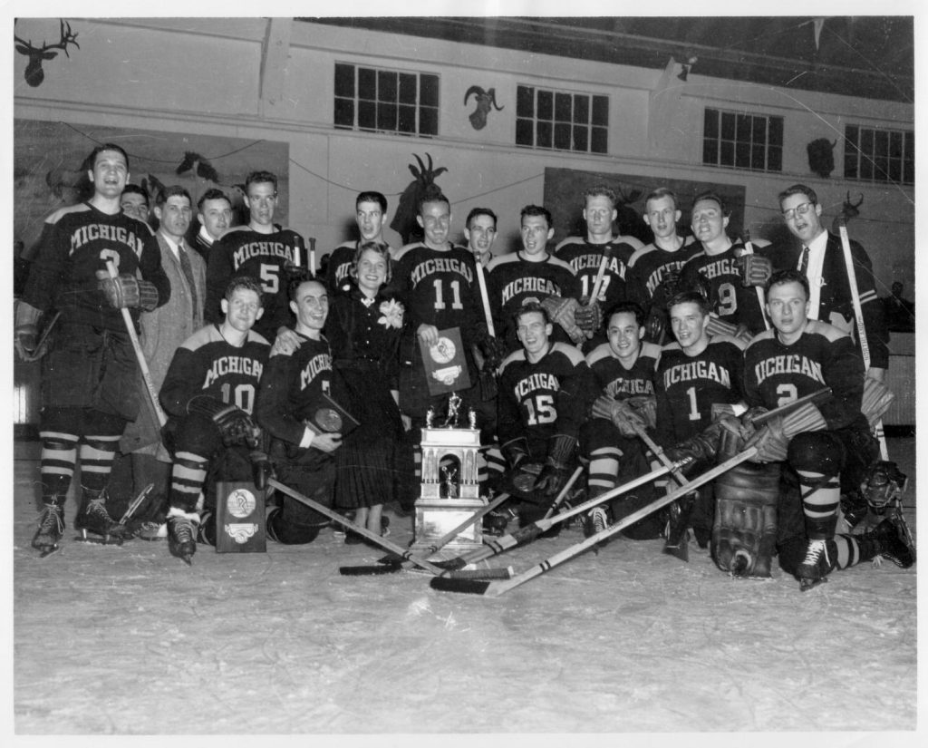 1951-52 Michigan Wolverines hockey team photo.
