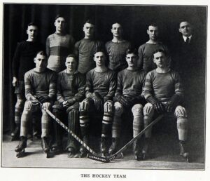 1920-21 St. Thomas hockey team photo in black and white.